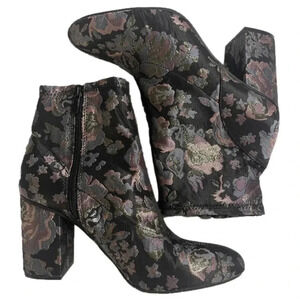 Reaction Kenneth Cole Booties